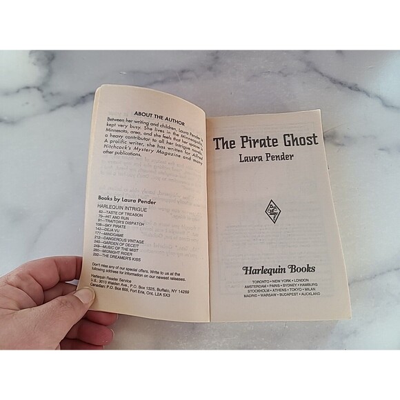 The Pirate Ghost By Laura Pender Paperback - Picture 3 of 10